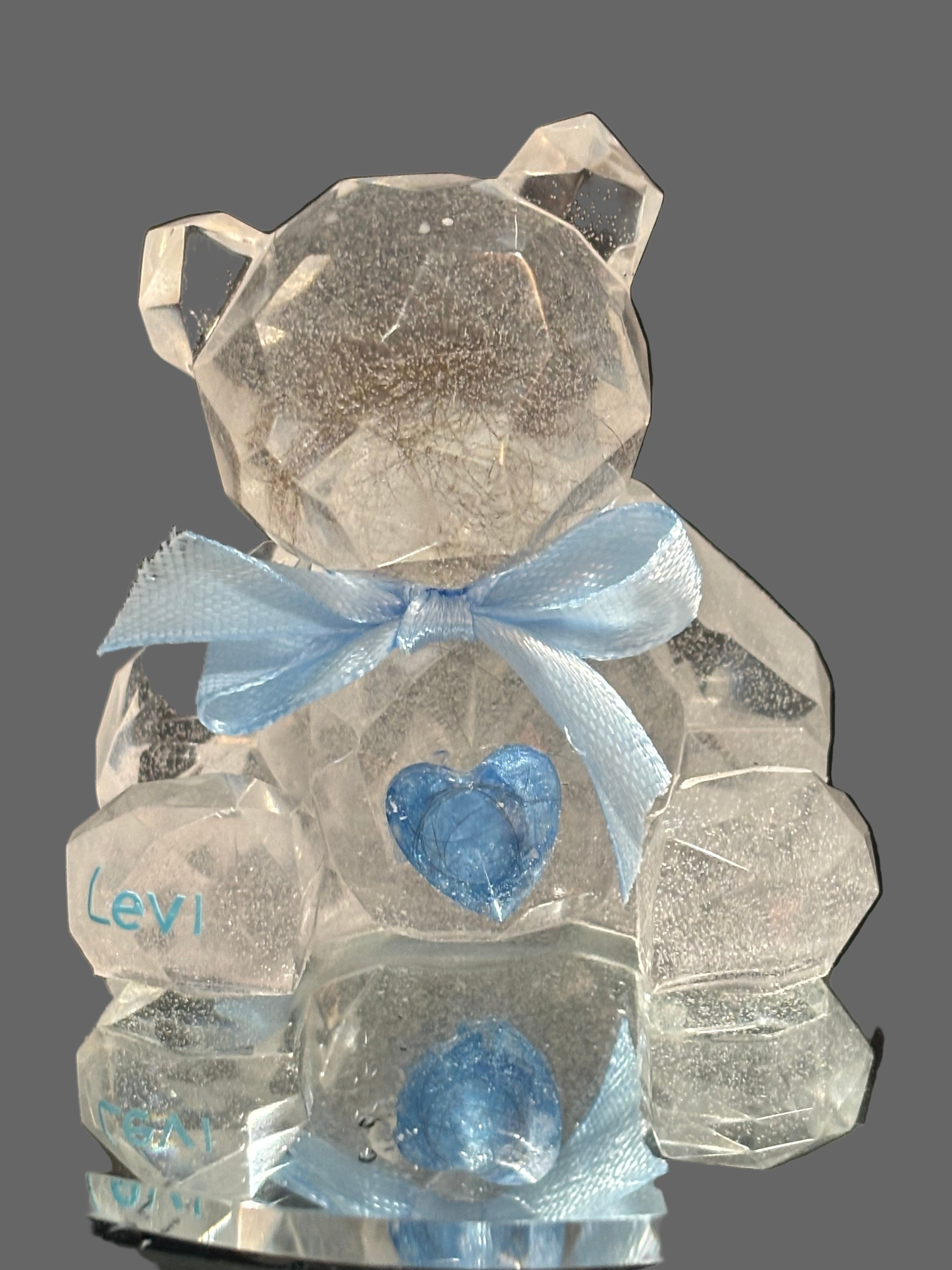 Small resin bear with ashes / hair breastmilk