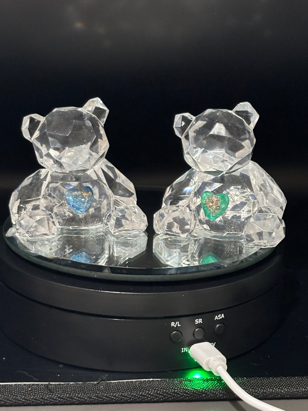 Small resin bear with ashes / hair breastmilk