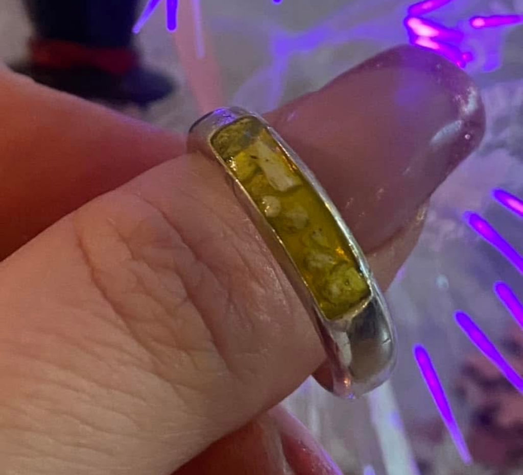 Ladies beautiful channel ring band ashes / hair breastmilk memorial keepsake gift