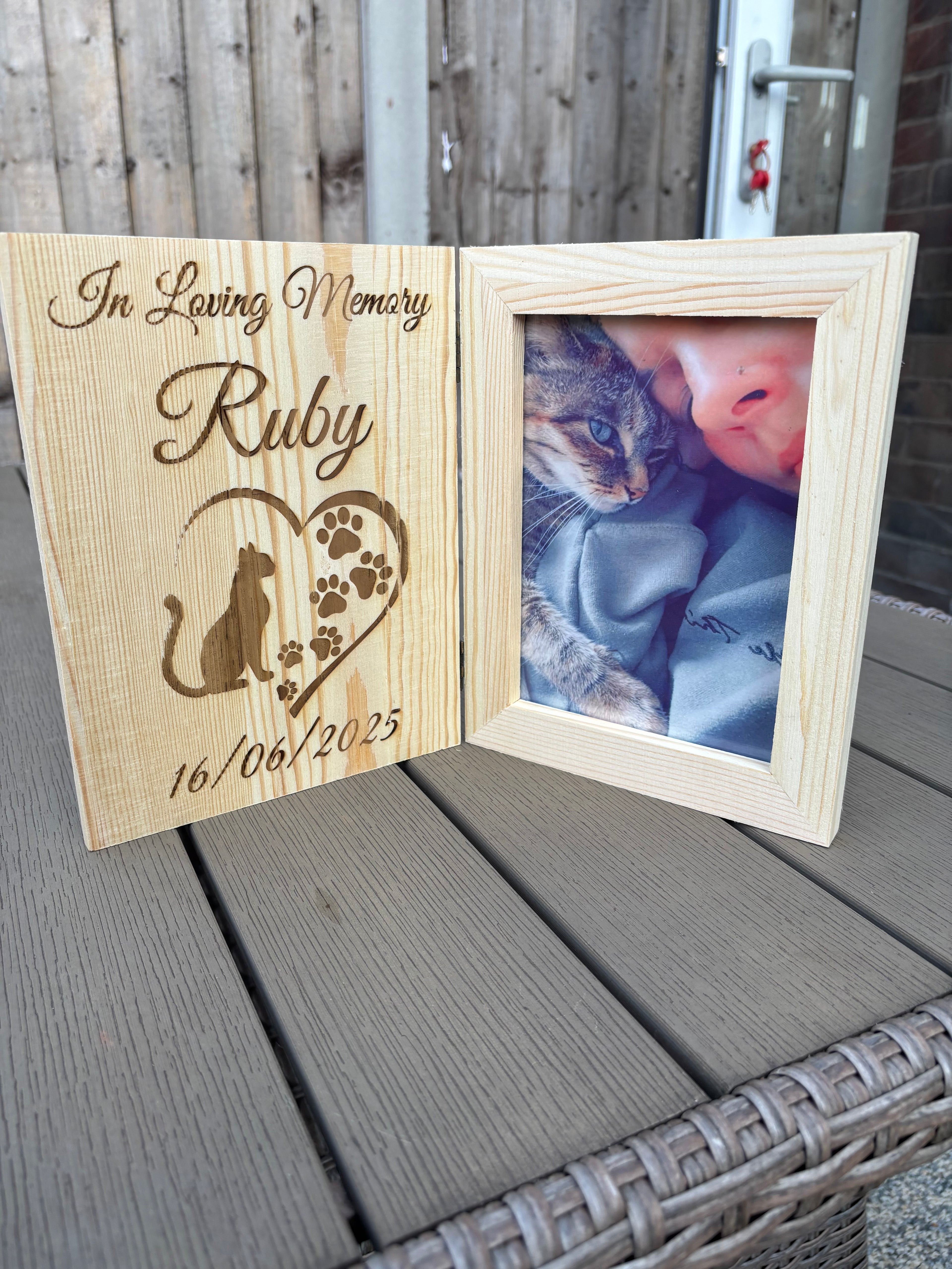 Engraved Wood Dog/cat pet memorial photo book frame 22cm x17cm personalised gift