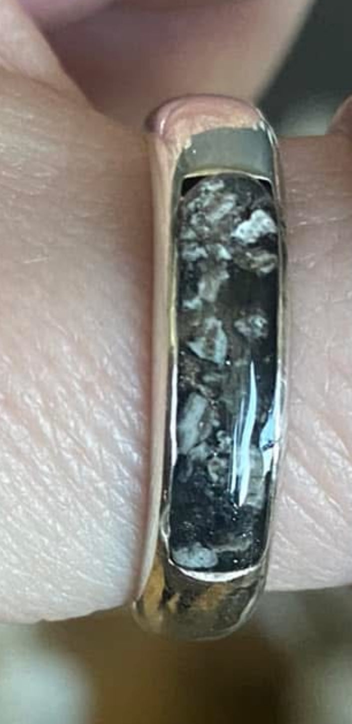 Ladies beautiful channel ring band ashes / hair breastmilk memorial keepsake gift